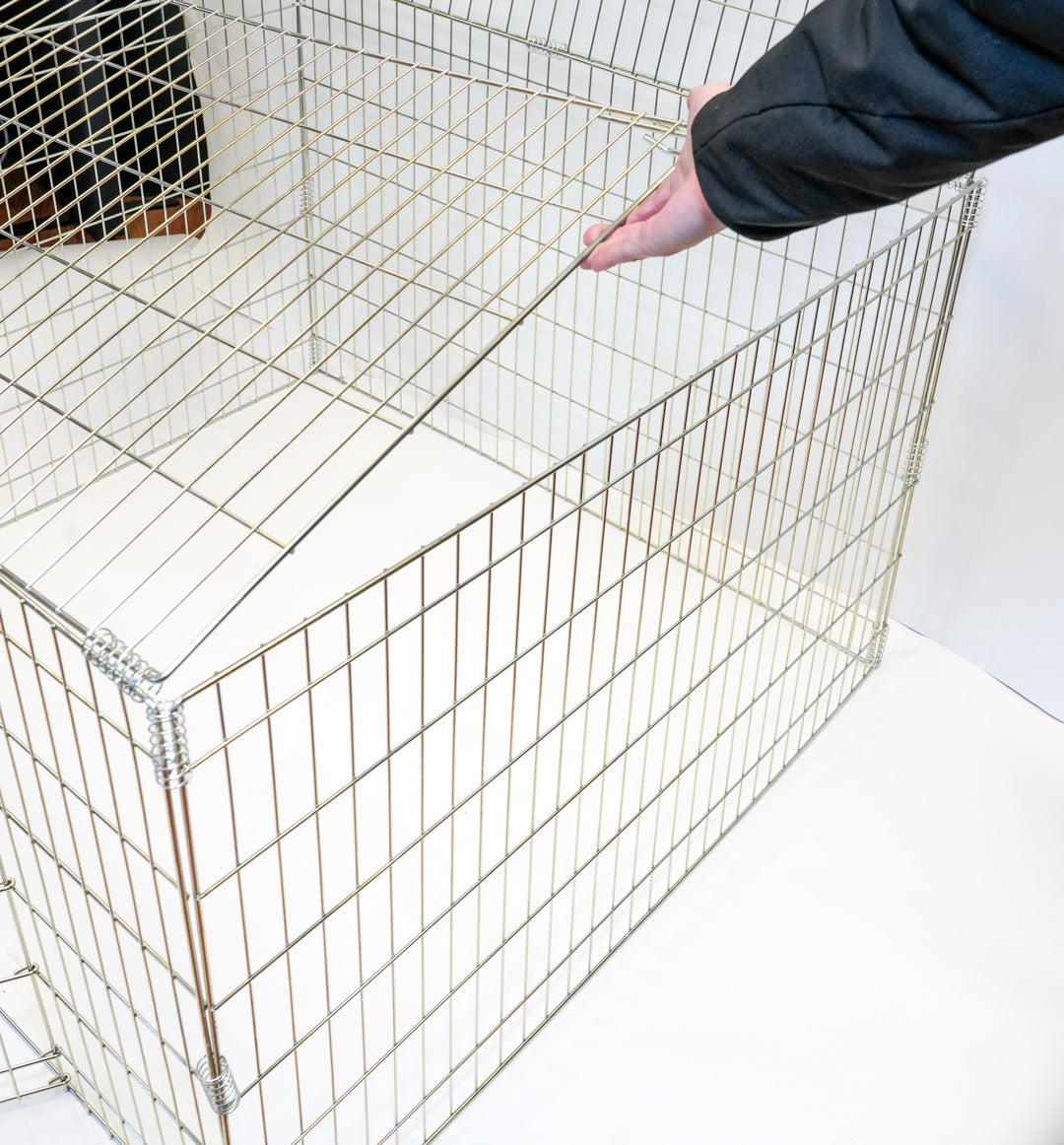 Animal House Dog Pen with Lid - 40" X 40" X 24" (101 X 101 X 61cm)